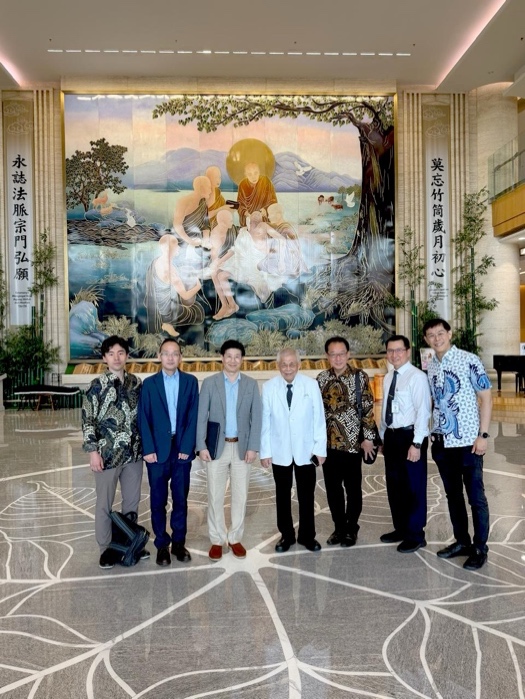 Tzu Chi Hospitalは2023年にジャカルタ・PIK地区に開院し、開院時にはインドネシア大統領も出席。インドネシア国内から海外への医療流出を防ぐ戦略的医療機関として位置づけられている。シニアディレクターのDr.Sateyanegaraは大統領の主治医を務め、日本政府からも旭日中綬章を授与されているインドネシア医療界の重鎮。